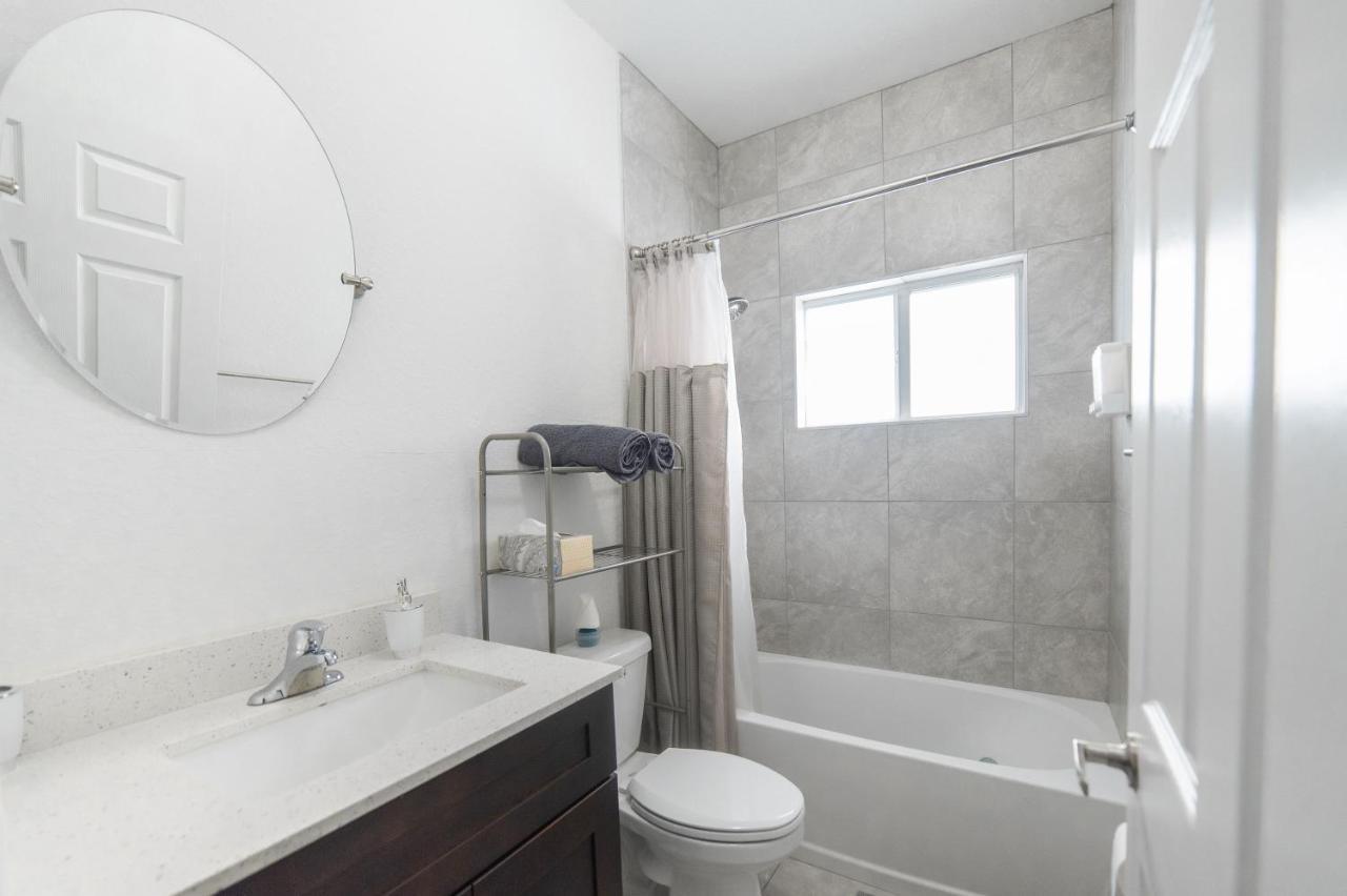 Вилла New House On The Block Near Miami Airport. Экстерьер фото